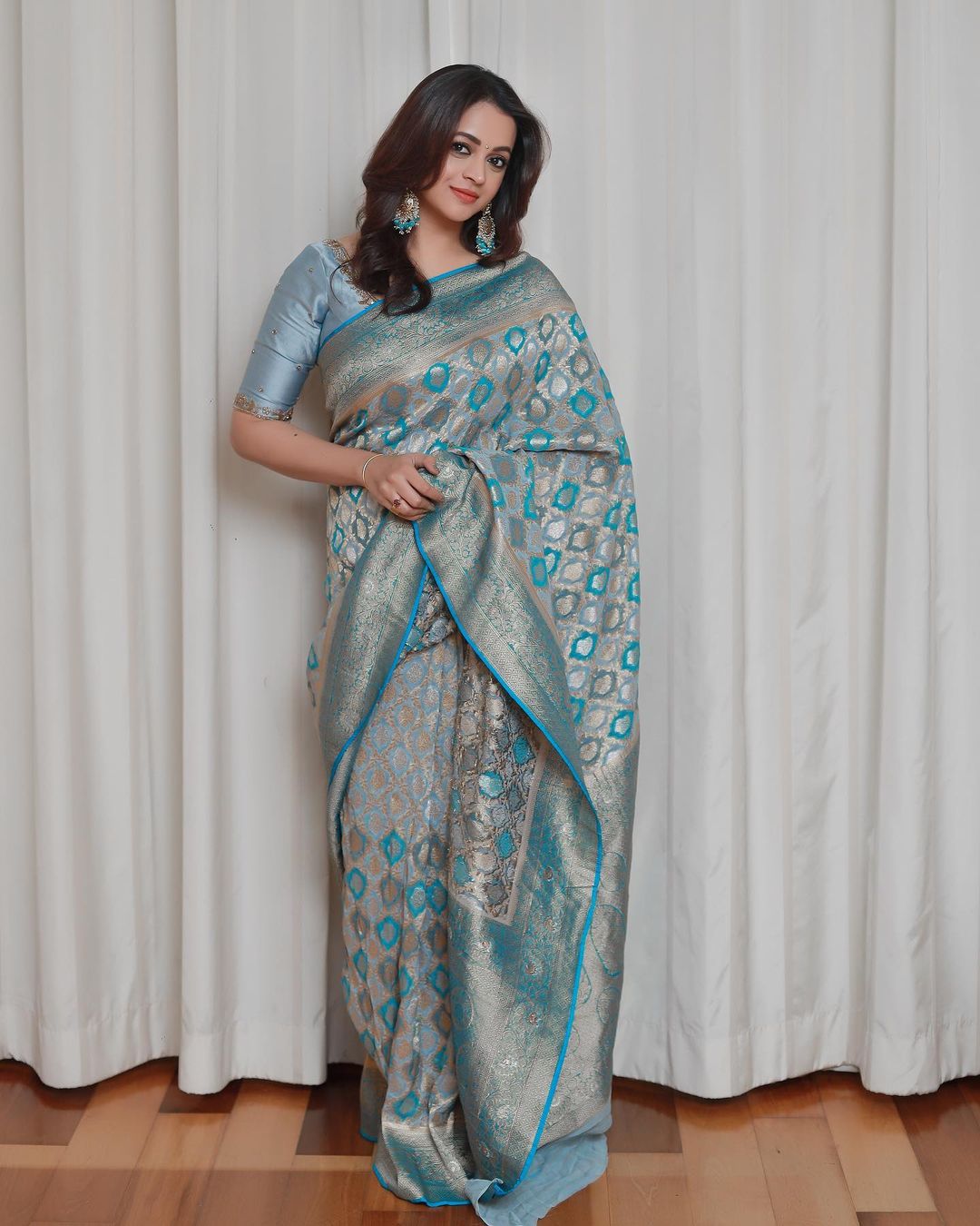 Bhavana Menon Stunning Latest Saree Photos and Traditional Looks