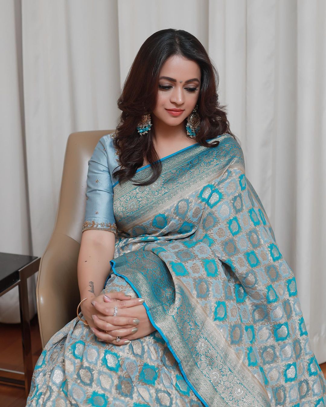 Bhavana Menon Stunning Latest Saree Photos and Traditional Looks