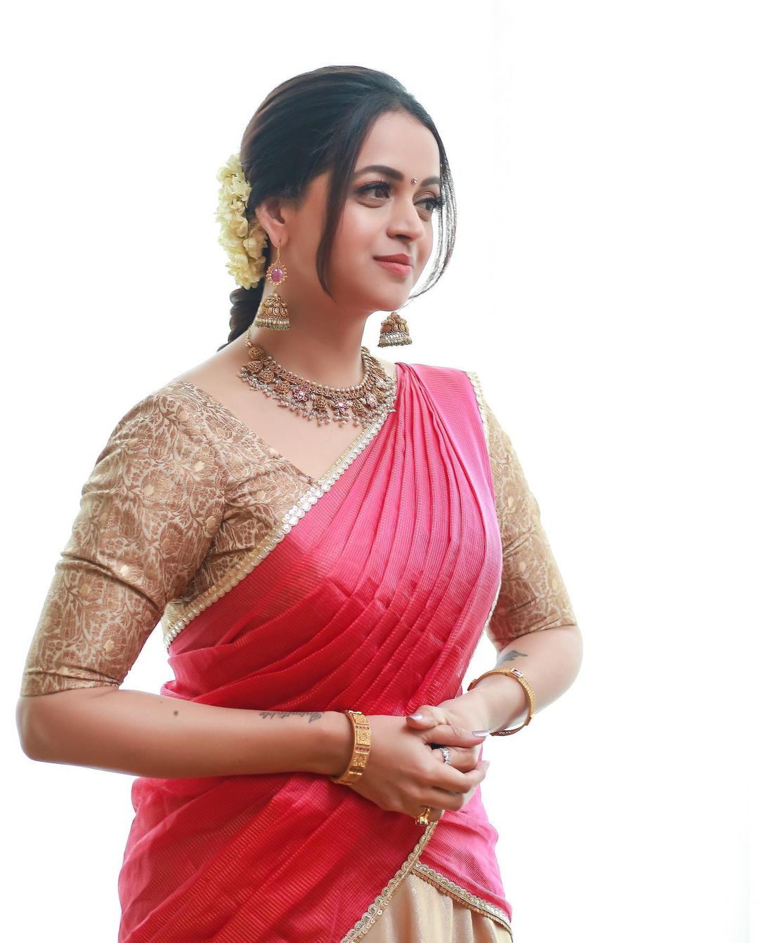 Bhavana Menon Stunning Onam Saree Photos and Kerala Elegance