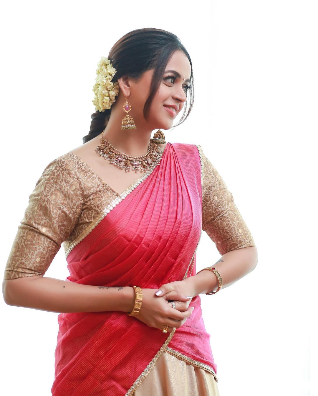 Bhavana Menon Stunning Onam Saree Photos and Kerala Elegance