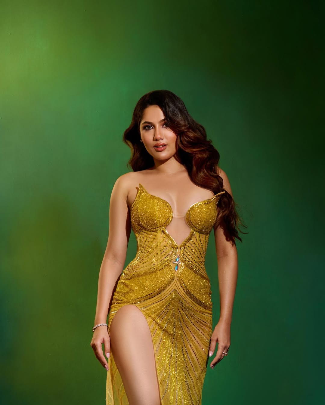 Bhuvaneshwari Vishwanath's Gold Reign Redefines Bollywood Glamour