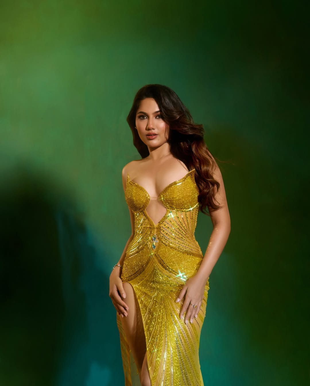 Bhuvaneshwari Vishwanath's Gold Reign Redefines Bollywood Glamour