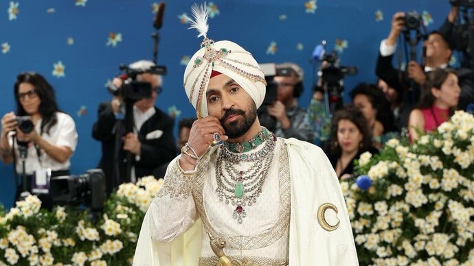 A Regal Showcase of Style: Capturing Cinematic Glamour on the Red Carpet