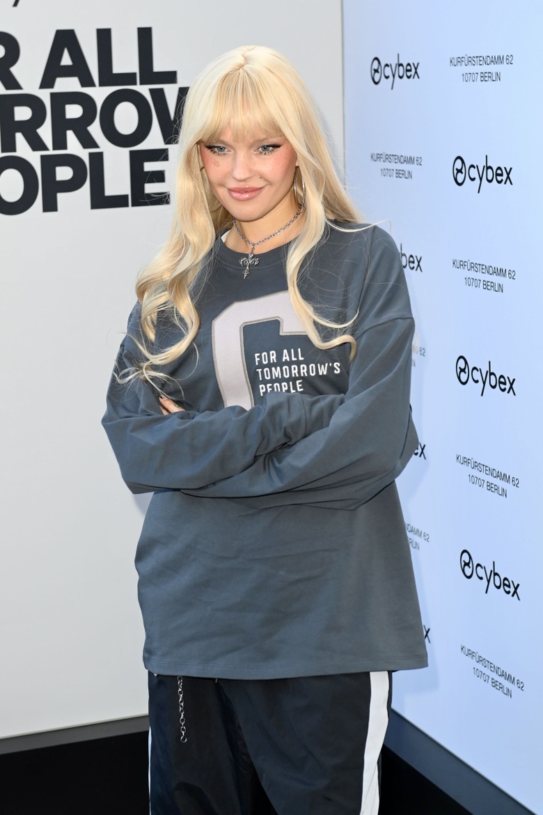 Bonnie Strange Steals the Spotlight at Berlin's Cybex Apparel Launch!