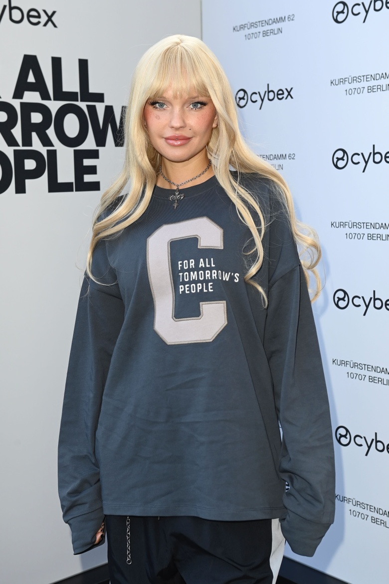 Bonnie Strange Steals the Spotlight at Berlin's Cybex Apparel Launch!