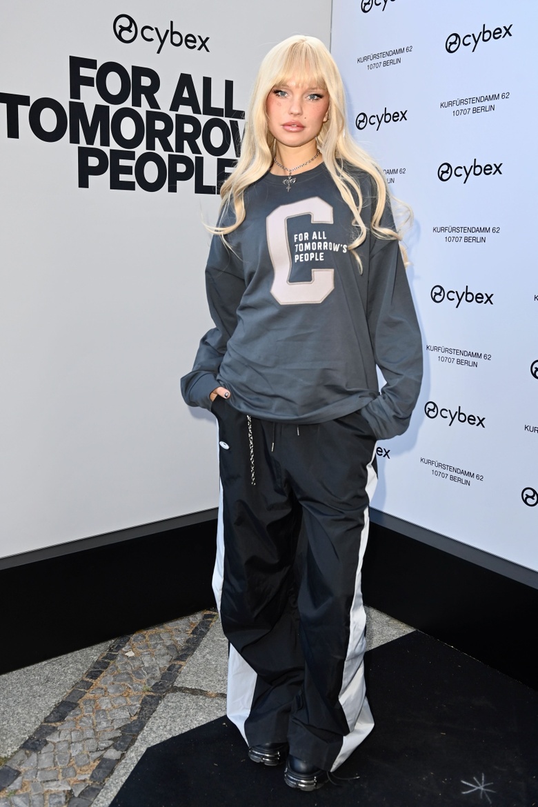 Bonnie Strange Steals the Spotlight at Berlin's Cybex Apparel Launch!