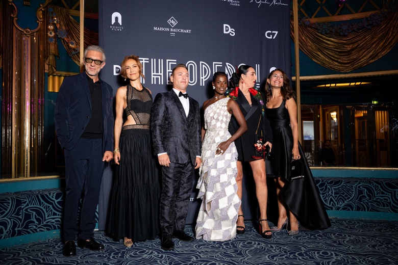 A Parisian Dream: Caterina Murino Captivates at the Opera Premiere