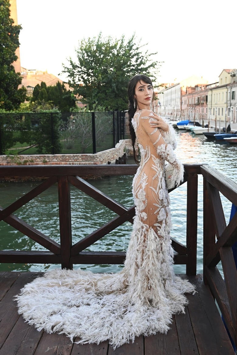 Caylee Cowan Glows in Venice: Effortless Chic at the amfAR Gala