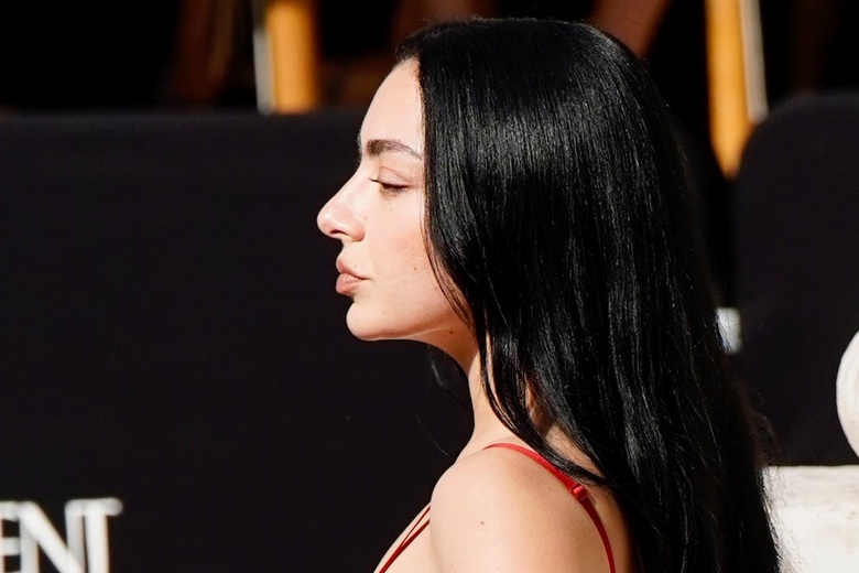 Charli Xcx Commands the Room in Stunning Parisian Style!