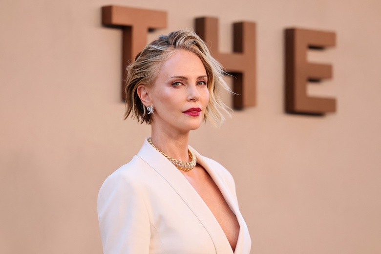 Charlize Theron's Iconic Glamour Glow at the Premiere Event
