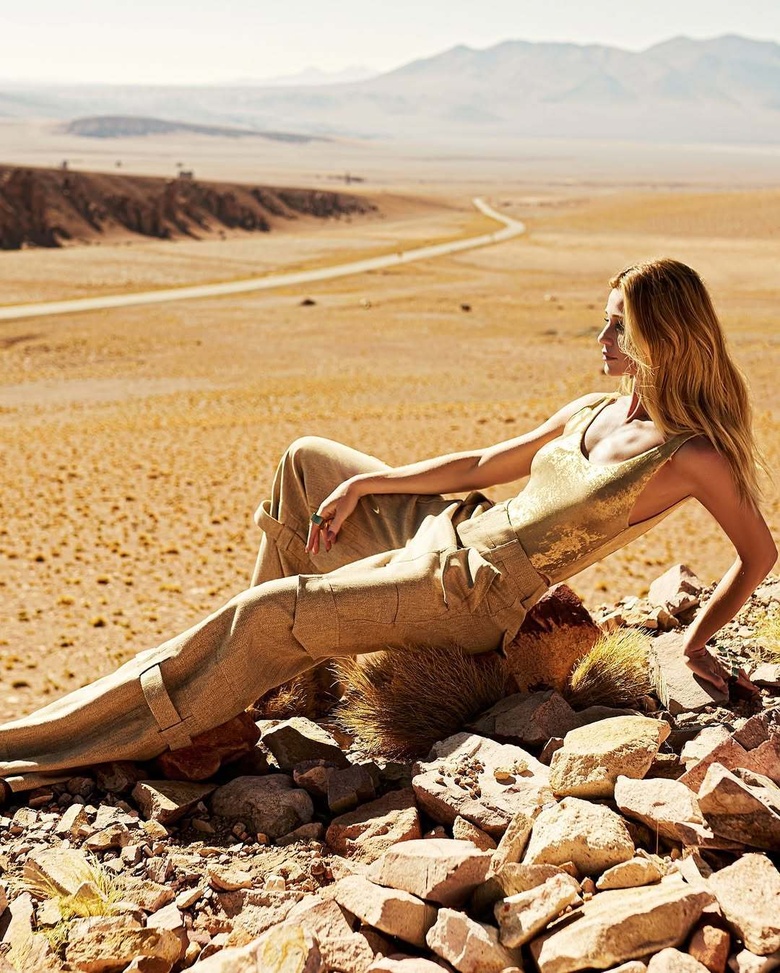 Cintia Dicker's Stunning Look at the Event