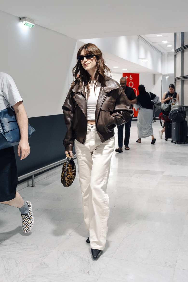 Daisy Edgar Jones Stuns in Paris Chic! Effortless Style Takes Center Stage