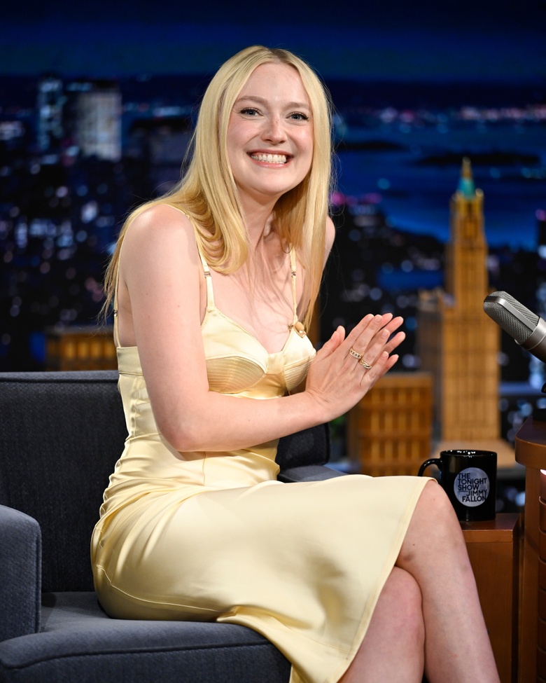 Dakota Fanning Radiates Effortless Glamour on The Tonight Show