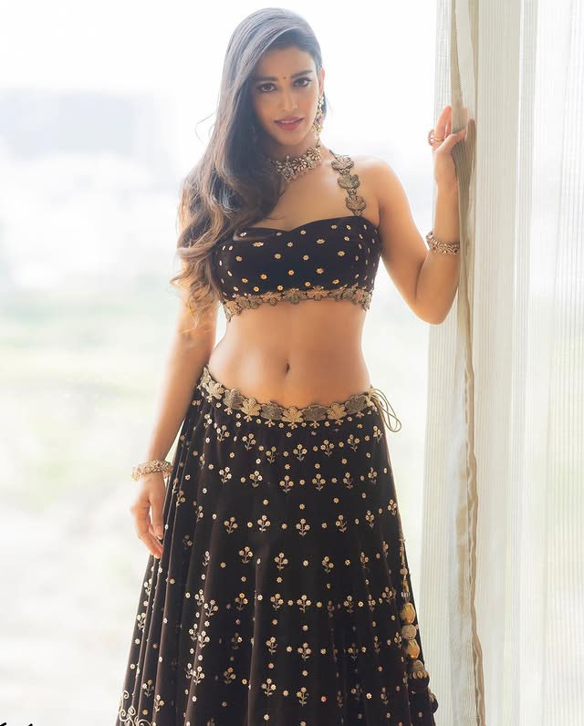 Purple Drape: Daksha Nagarkar's Saree Statement