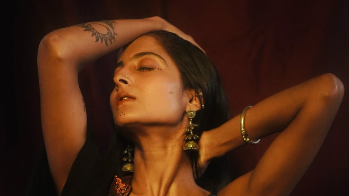 Debpriya Ghosh Owns the Spotlight in a Viral Bold Saree Look