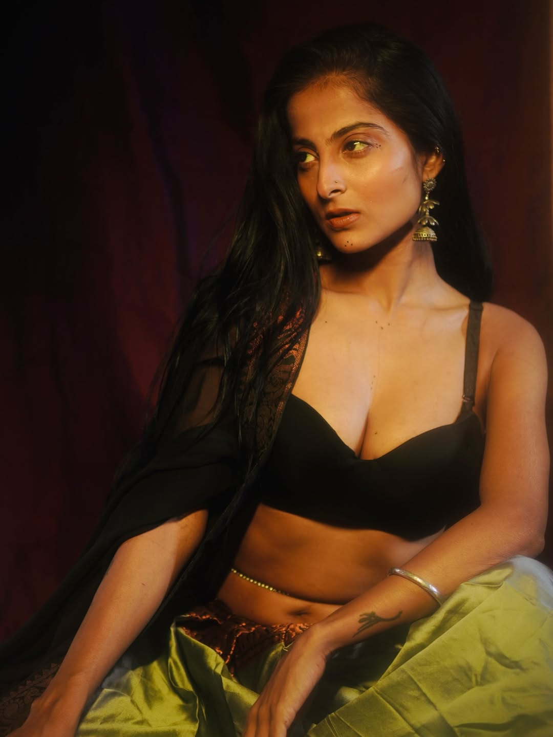 Debpriya Ghosh Owns the Spotlight in a Viral Bold Saree Look