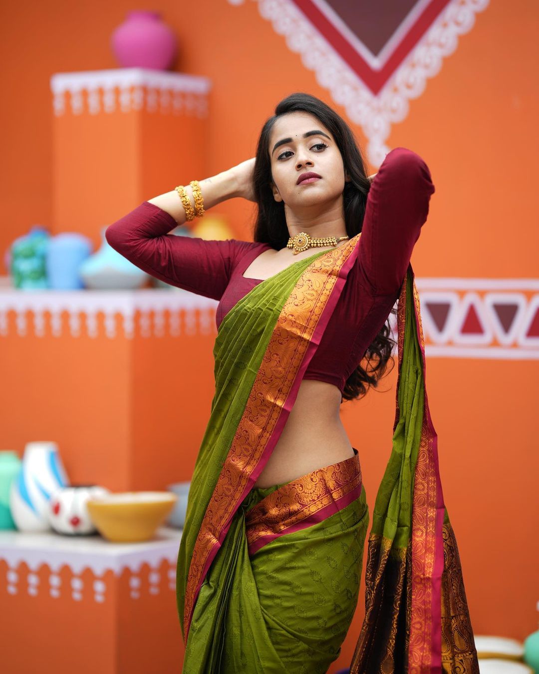 Deepthi Sunaina Stunning Green Saree Photos