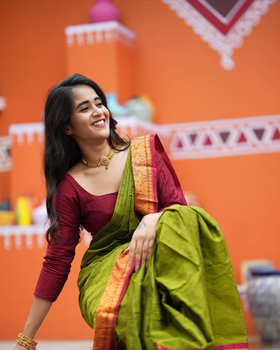 Deepthi Sunaina Stunning Green Saree Photos