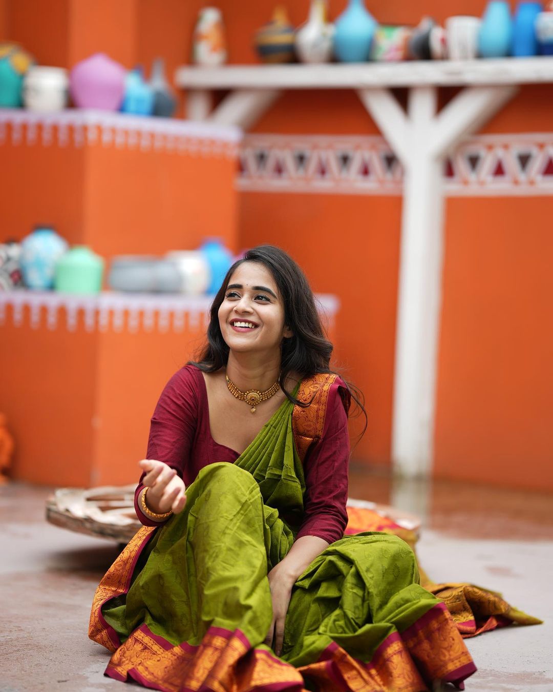 Deepthi Sunaina Stunning Green Saree Photos