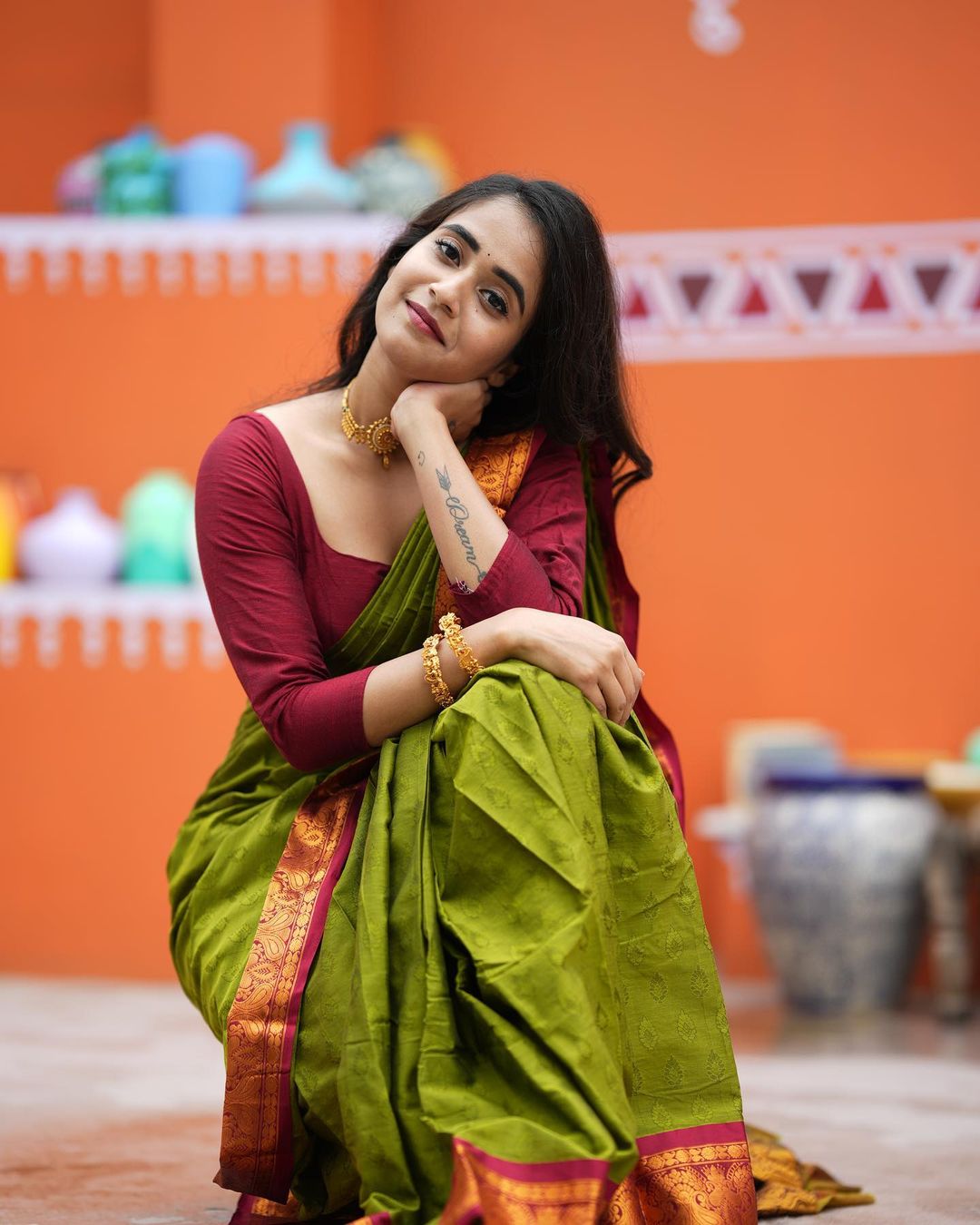 Deepthi Sunaina Stunning Green Saree Photos