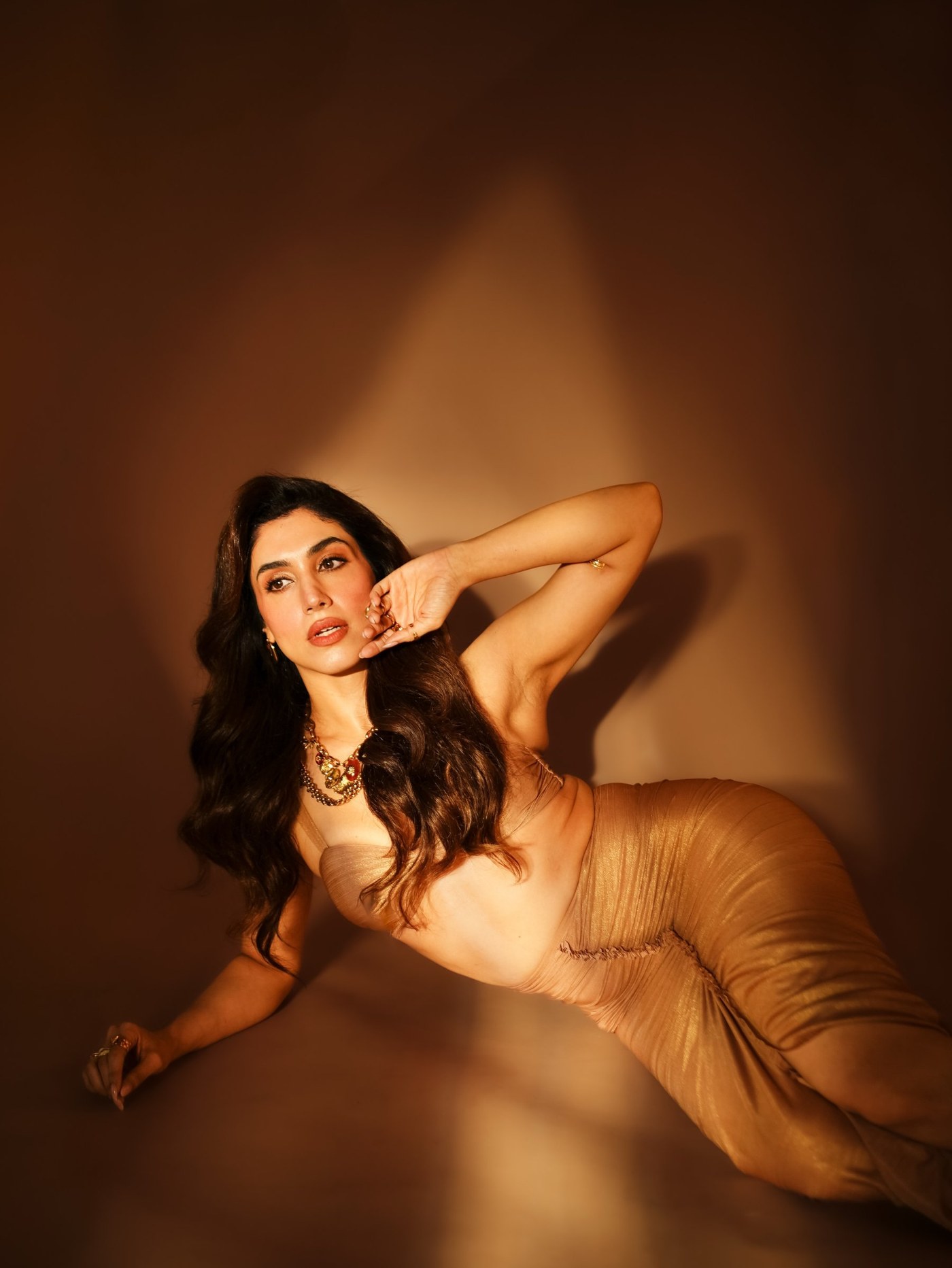 Delbar Arya Owns the Spotlight in a Masterclass of Modern Glamour