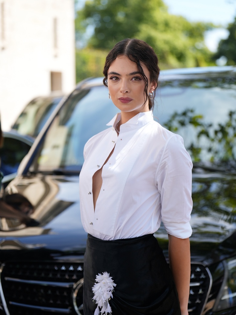 Deva Cassel Captivates Paris: Shining at Dior's Haute Couture Show!