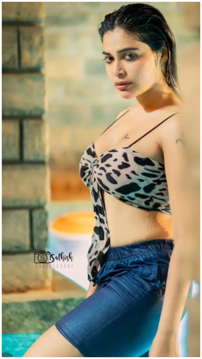 Dharsha Gupta Stunning Instagram Photos and Glamour Looks