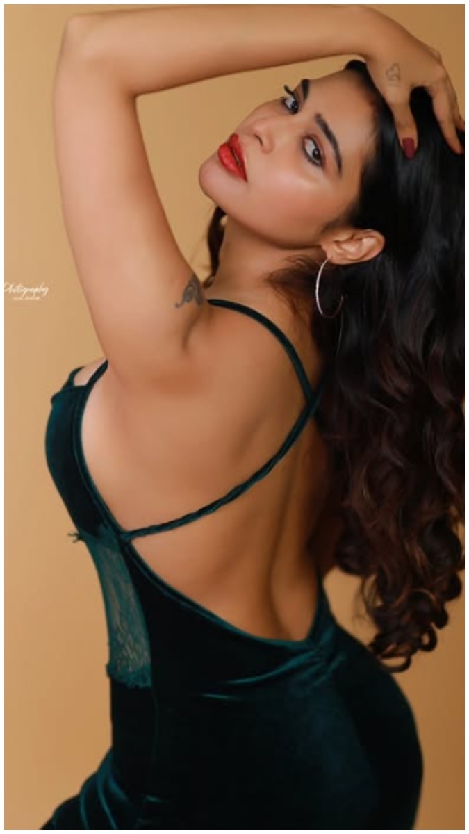 Dharsha Gupta Stunning Instagram Photos and Glamour Looks