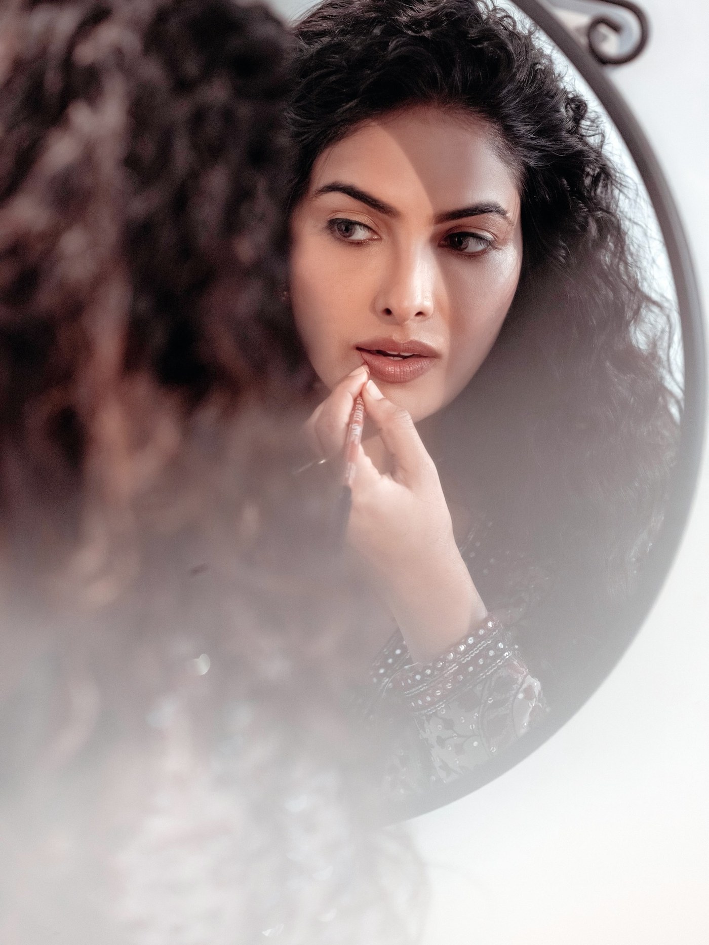 Effortless Ethnic Glamour: Divi Vadthya Redefines Modern Indian Style
