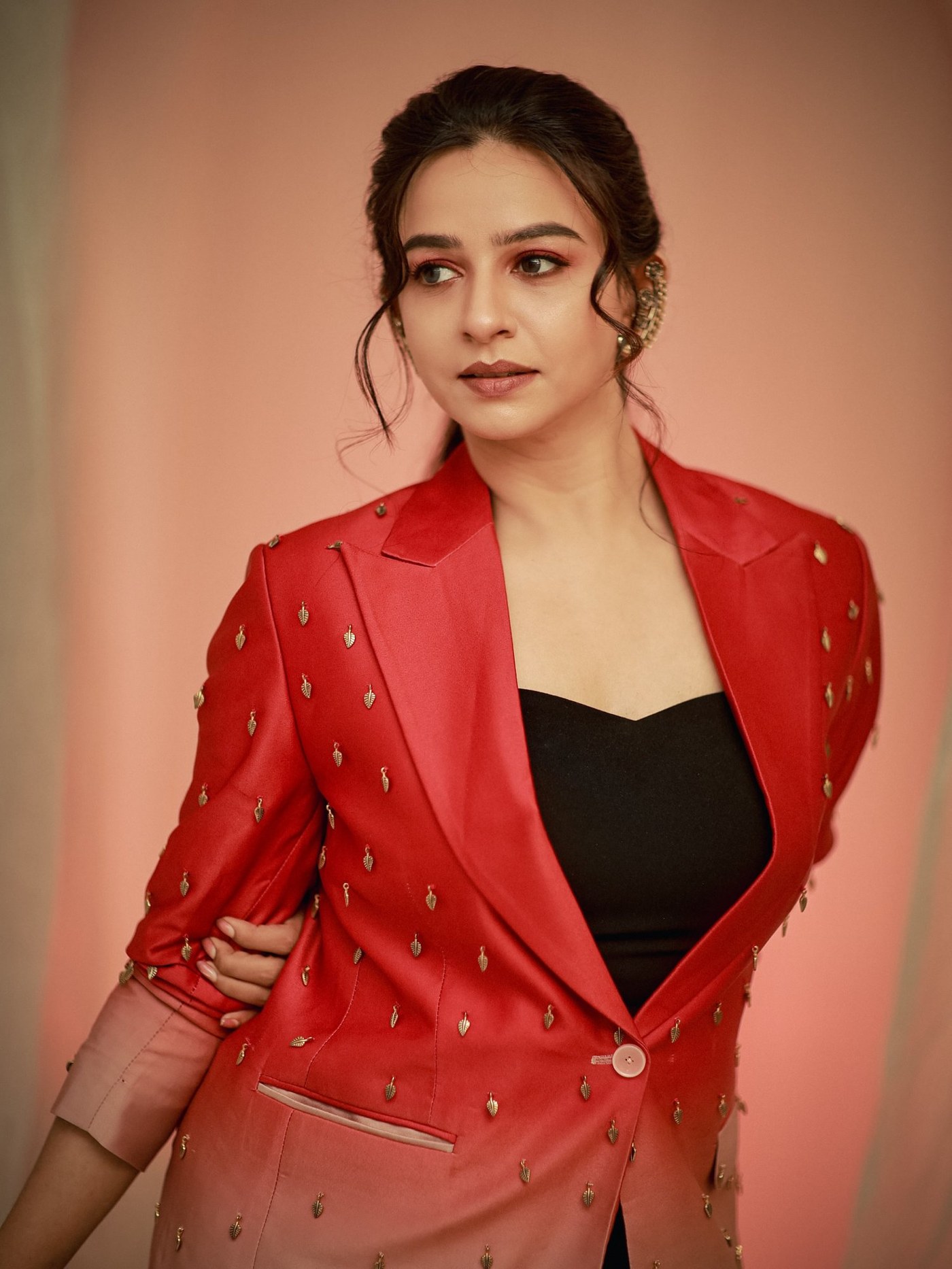 Divya Ganesan Owns the Red Carpet in a Power Blazer Masterpiece