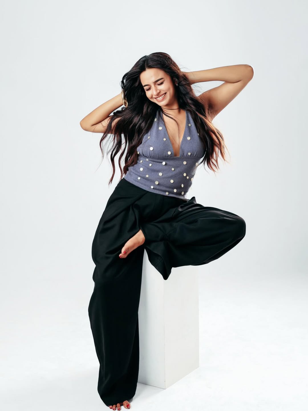 Divya Ganesan Shares Stunning Photos Drawing Mass Attention
