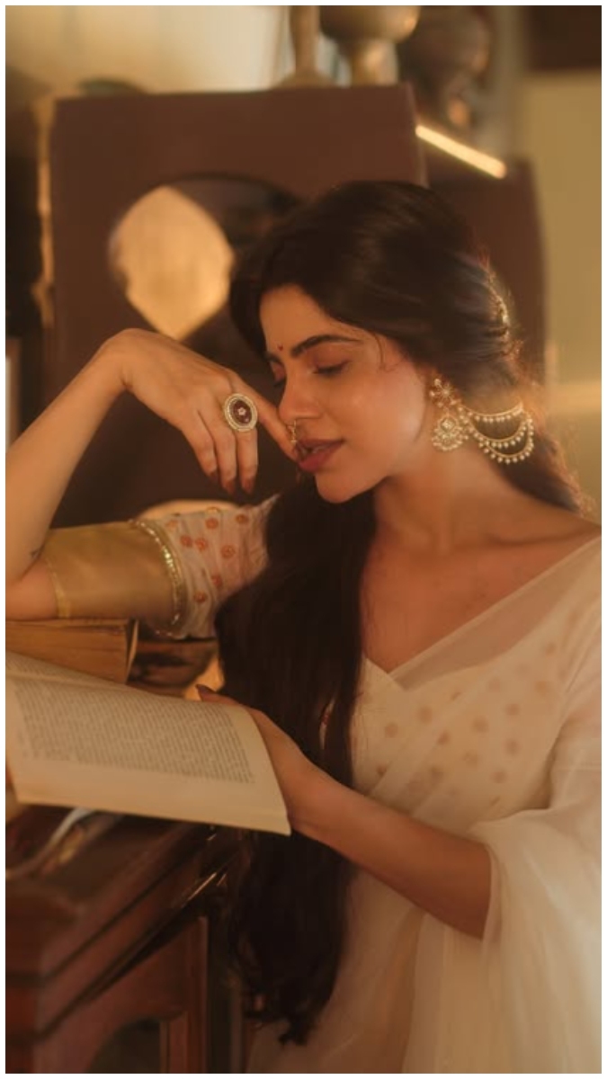 Divyabharathi's Ethereal Beauty in Gold