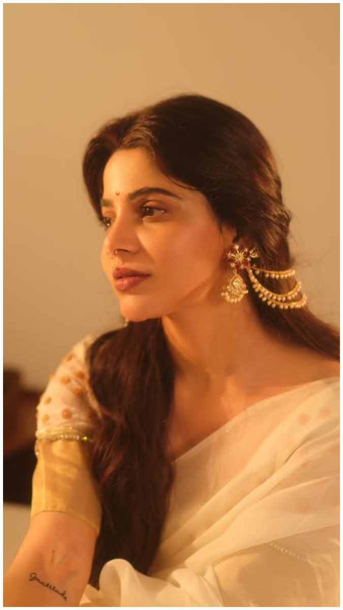 Divyabharathi's Ethereal Beauty in Gold