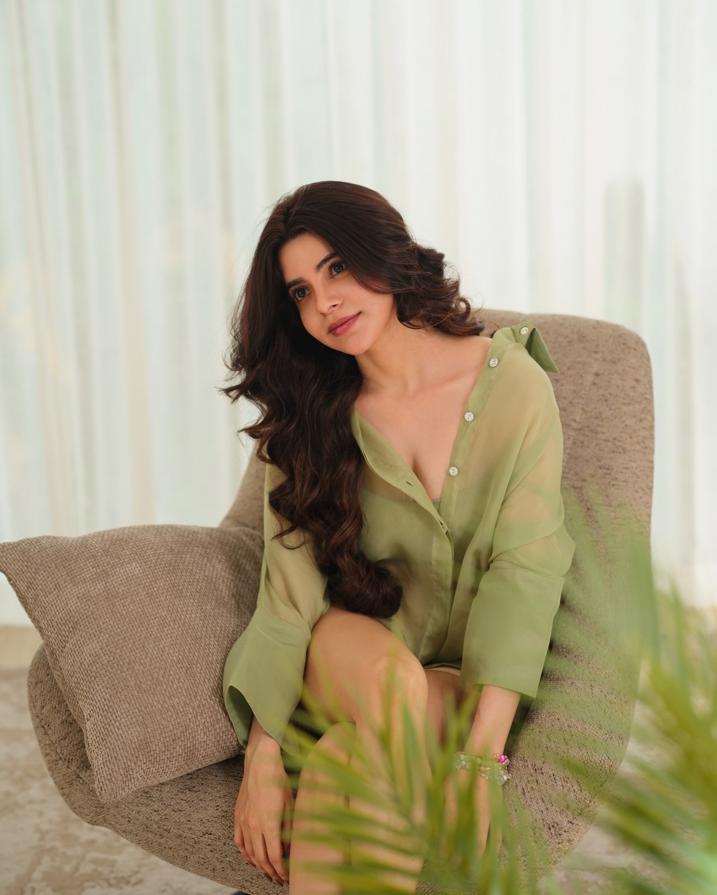 Divyabharathi Effortlessly Defines Casual Glamour in Soft Pastels