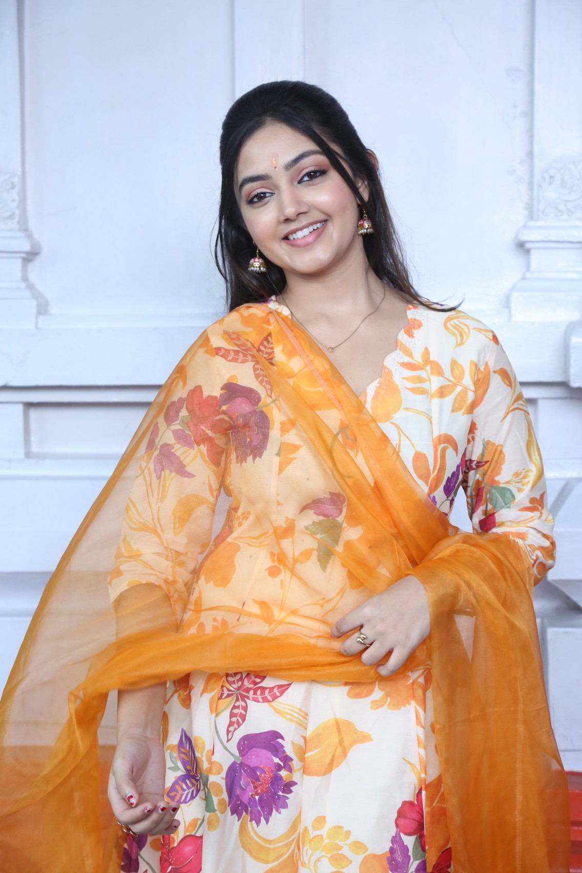 Divyani Mondal's Regal Charm: Celebrating Effortless Ethnic Elegance!