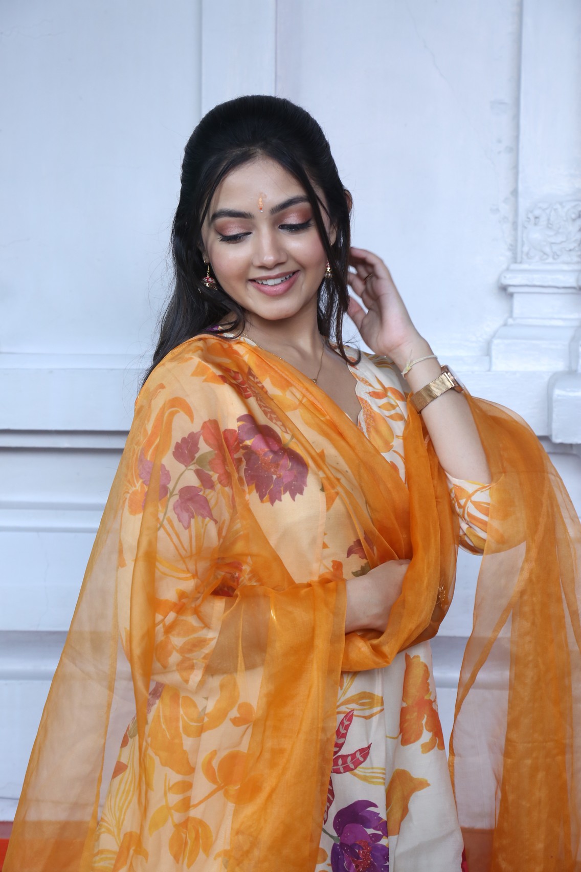 Divyani Mondal's Regal Charm: Celebrating Effortless Ethnic Elegance!