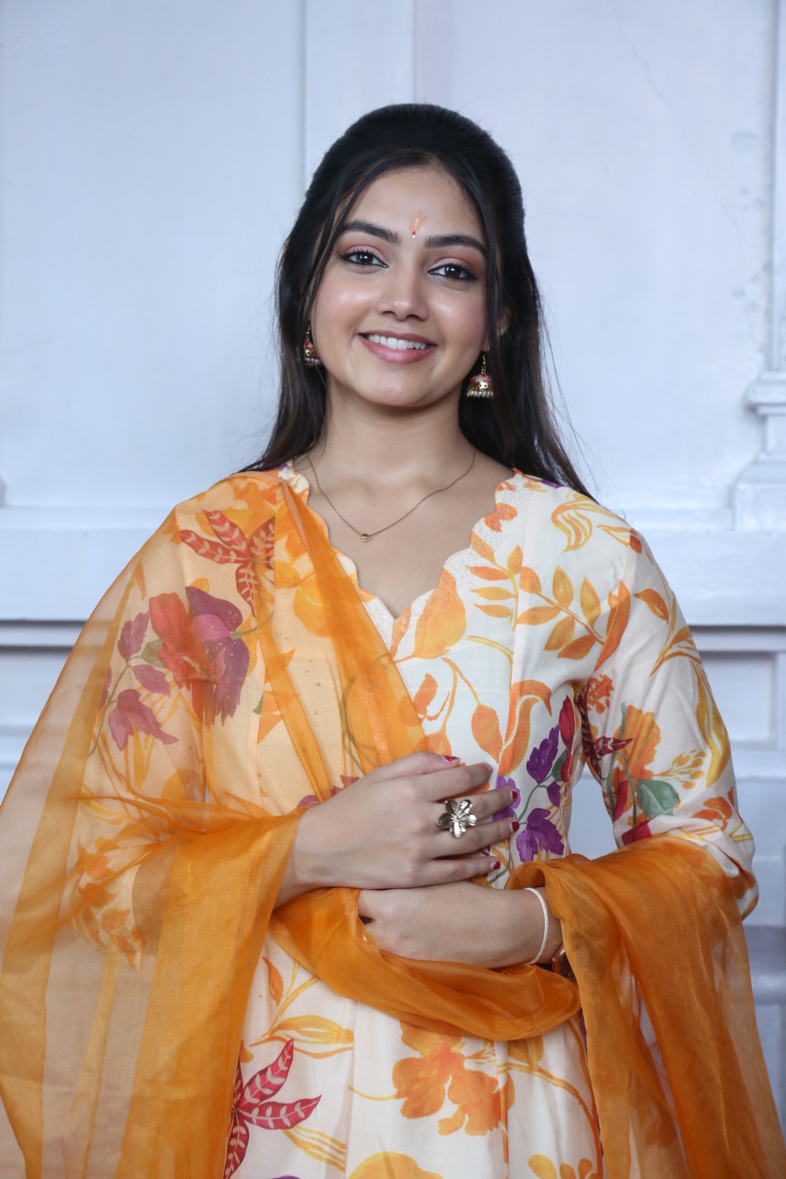 Divyani Mondal's Regal Charm: Celebrating Effortless Ethnic Elegance!