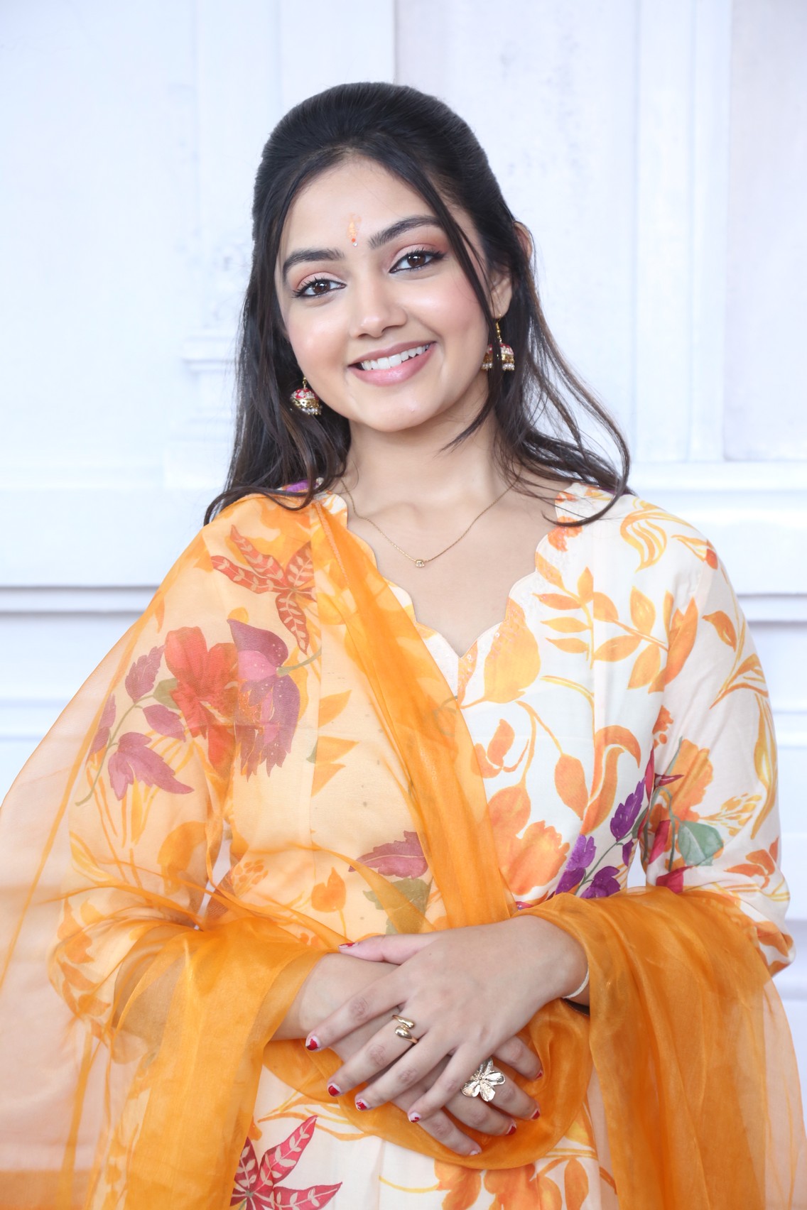 Divyani Mondal's Regal Charm: Celebrating Effortless Ethnic Elegance!