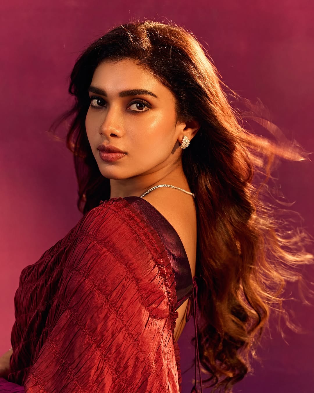 Dushara Vijayan's Viral Photos: The Latest Bollywood Glamour