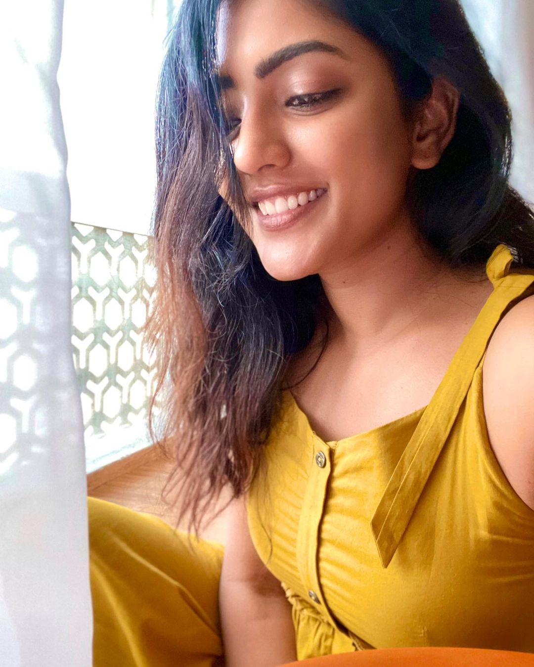 Eesha Rebba's Golden Glow: A Stunning Photo Gallery