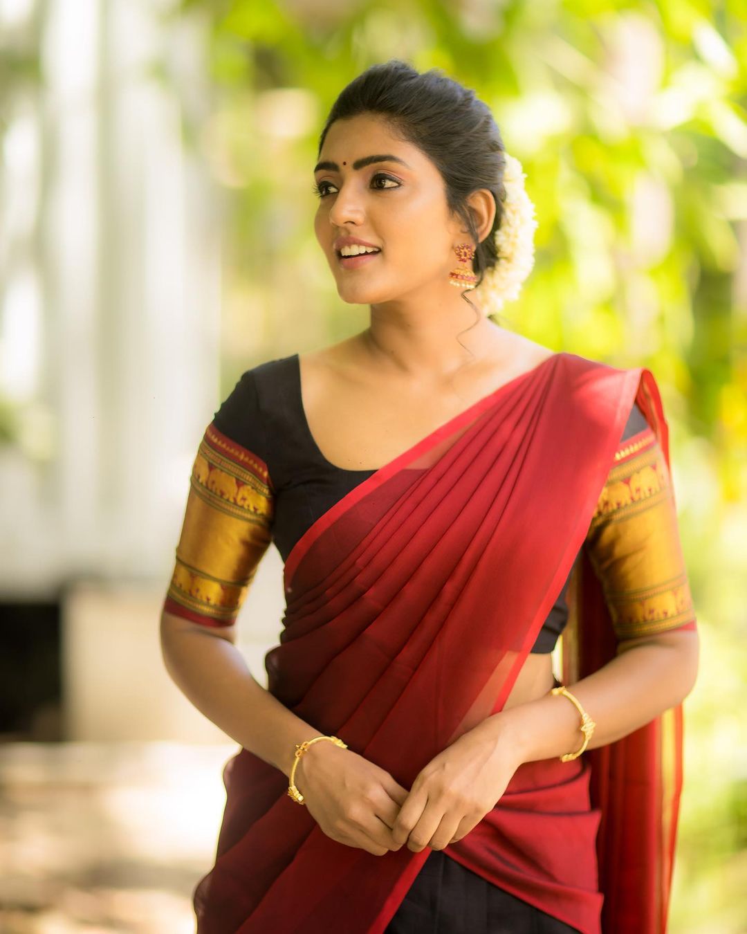 Eesha Rebba Stunning Dhavani Dress Photos Fashion Gallery