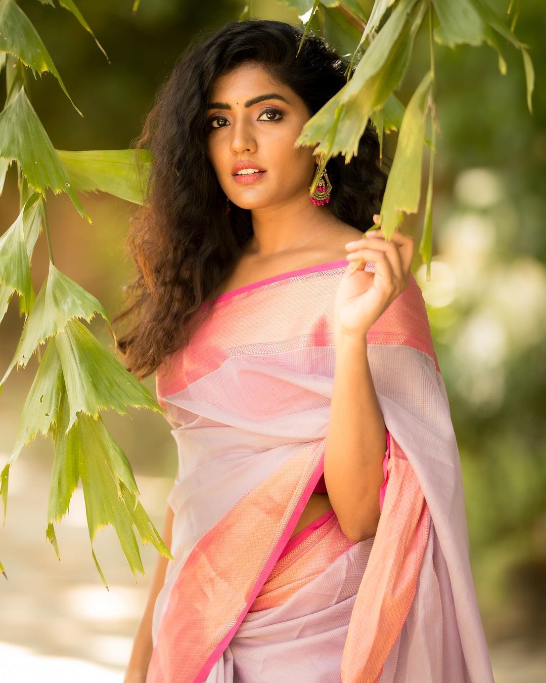 Eesha Rebba Stunning Latest Saree Photoshoot Collection