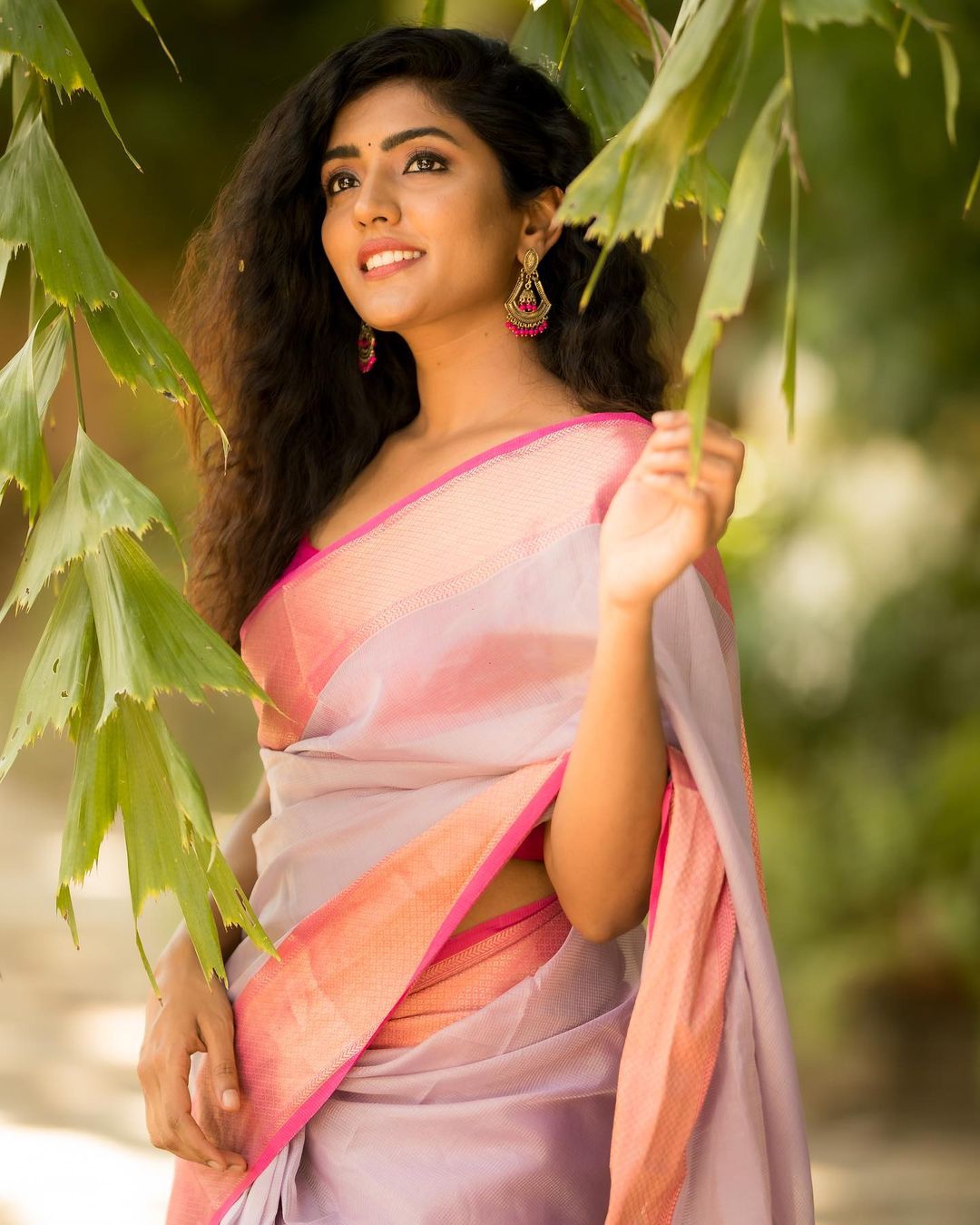Eesha Rebba Stunning Latest Saree Photoshoot Collection
