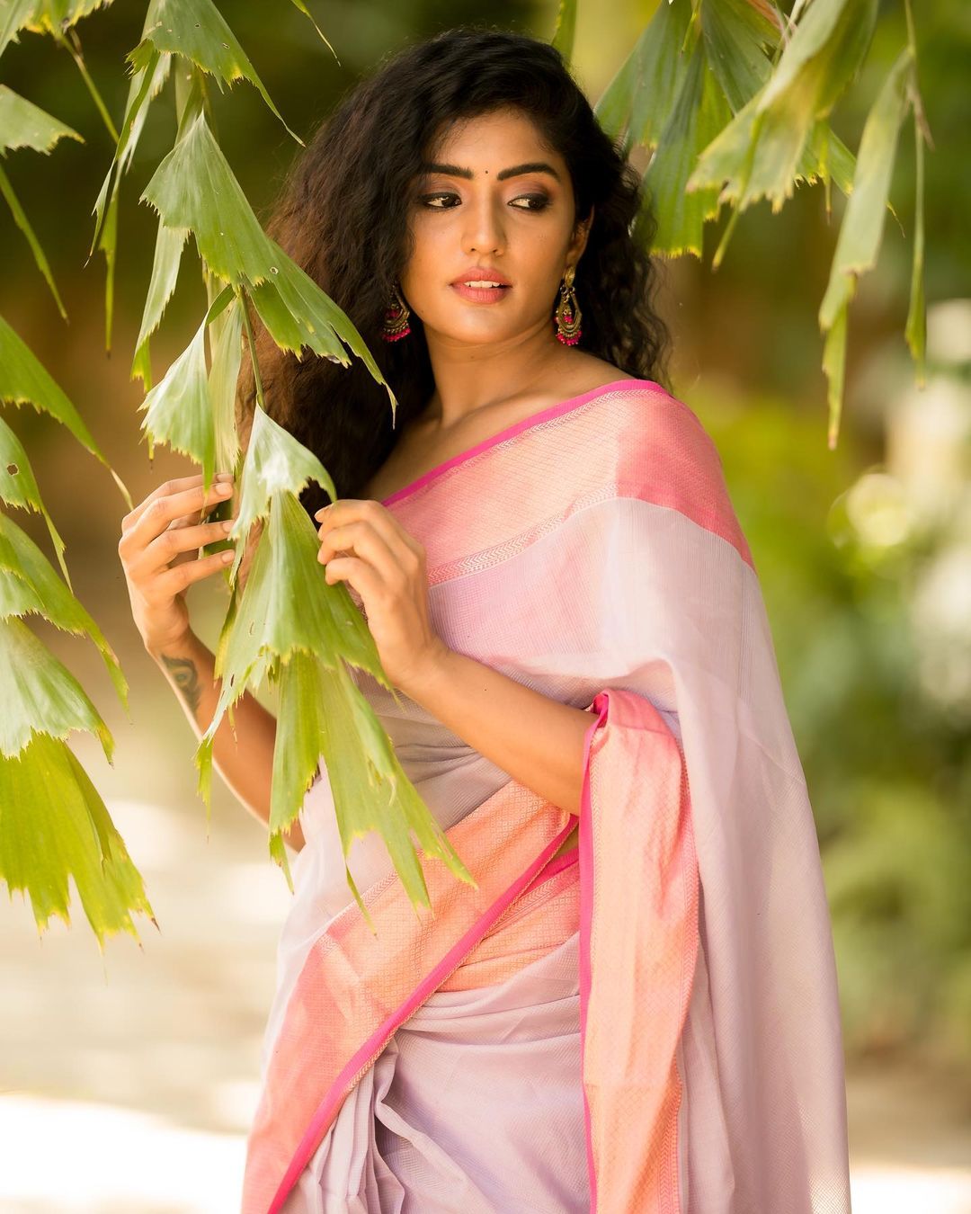 Eesha Rebba Stunning Latest Saree Photoshoot Collection