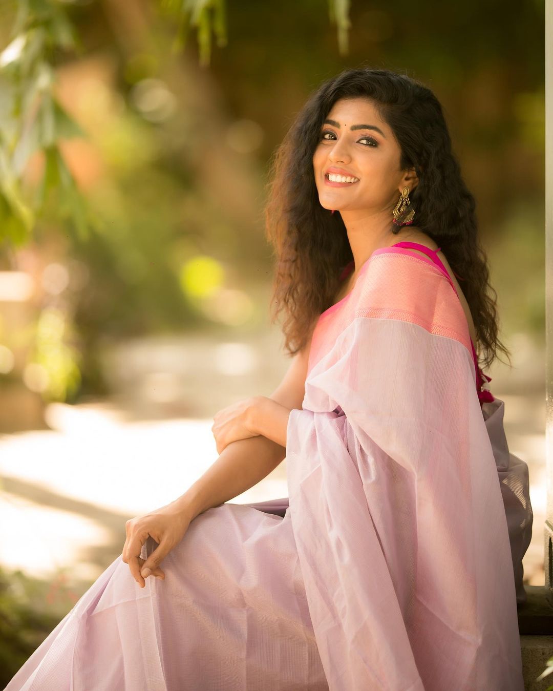 Eesha Rebba Stunning Latest Saree Photoshoot Collection