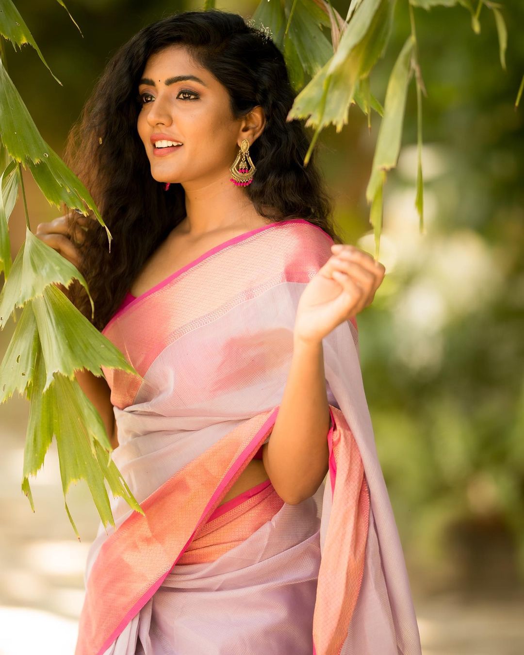 Eesha Rebba Stunning Latest Saree Photoshoot Collection
