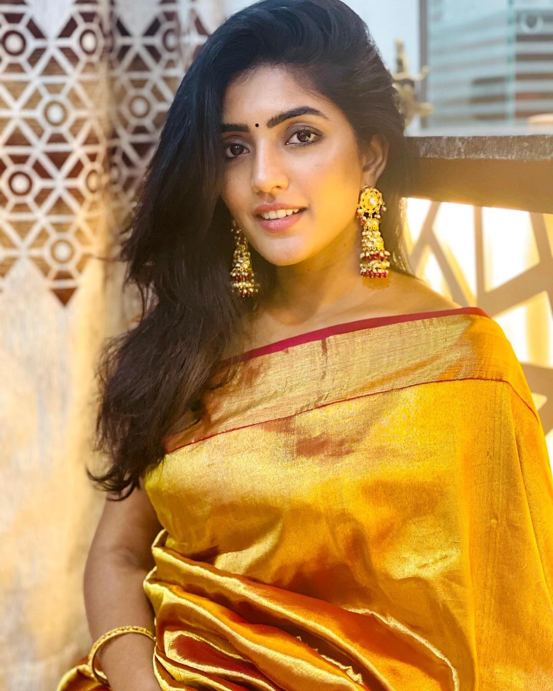 Eesha Rebba Stunning Saree Photos Traditional Indian Fashion