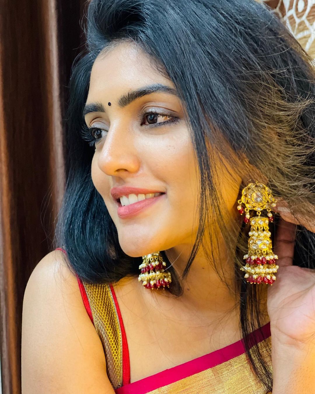Eesha Rebba Stunning Saree Photos Traditional Indian Fashion
