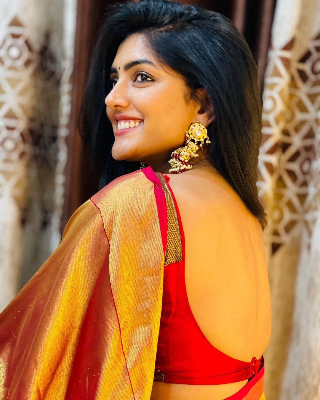 Eesha Rebba Stunning Saree Photos Traditional Indian Fashion