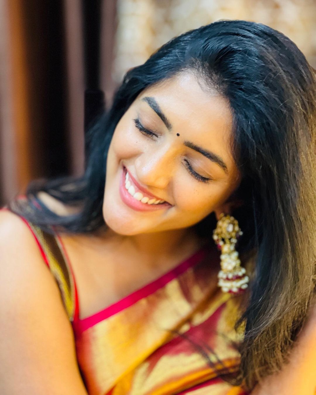 Eesha Rebba Stunning Saree Photos Traditional Indian Fashion